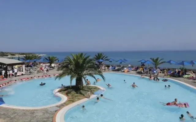 Mareblue Beach, Agios Spyridon